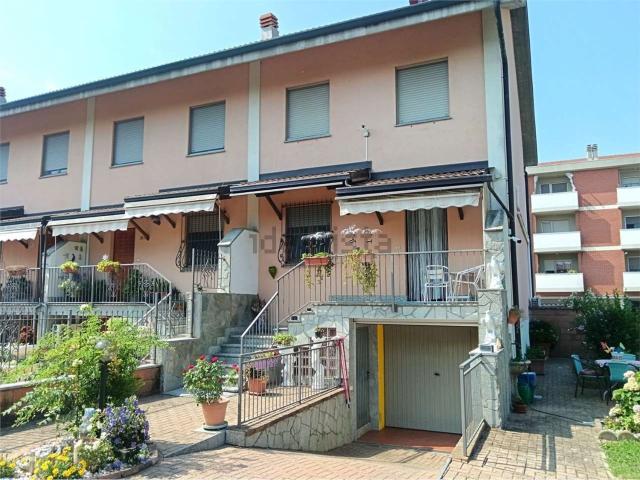 Case e ville in vendita di 230 m² in Via Brodolini, 27