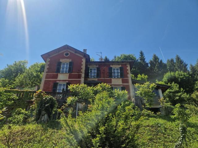 Case e ville in vendita di 230 m² in Via Gavi, 17