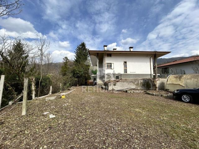 Case e ville in vendita di 230 m² in Via Gabrin, 23