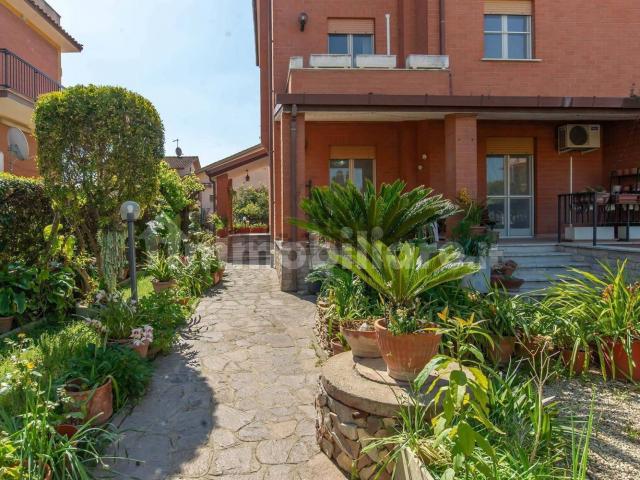 Case e ville in vendita di 230 m² in Via Girolamo Gravina, 74