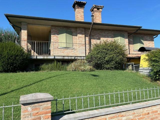 Case e ville in vendita di 230 m² in Via Don Giovanni Bigoni