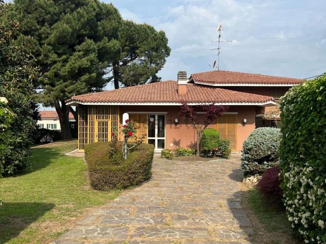Case e ville in vendita di 230 m² in Via Donatori di Sangue, 9