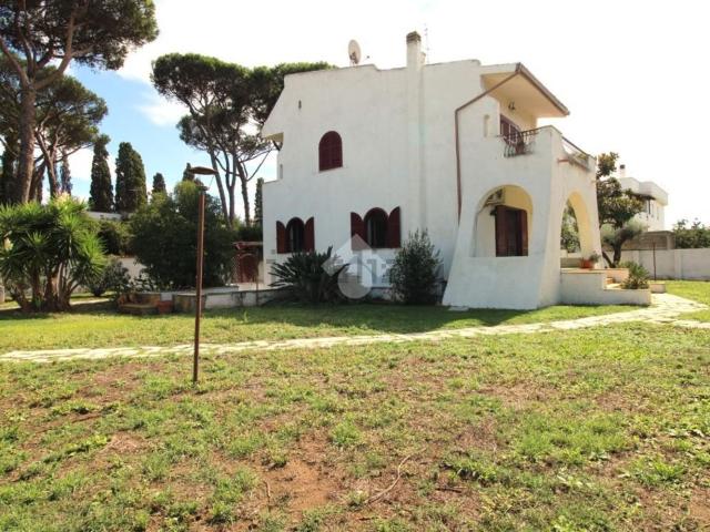 Case e ville in vendita di 230 m² in Via dei Noci, 52
