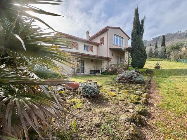 Case e ville in vendita di 230 m² in Via del Monte Vaso