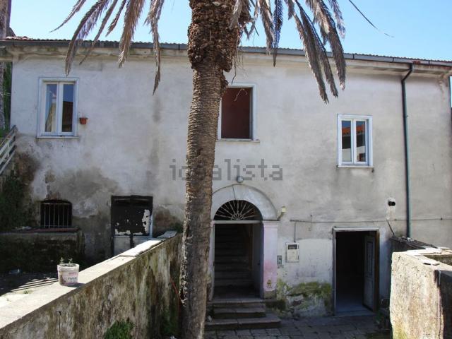 Case e ville in vendita di 230 m² in Via della Libertà, 1