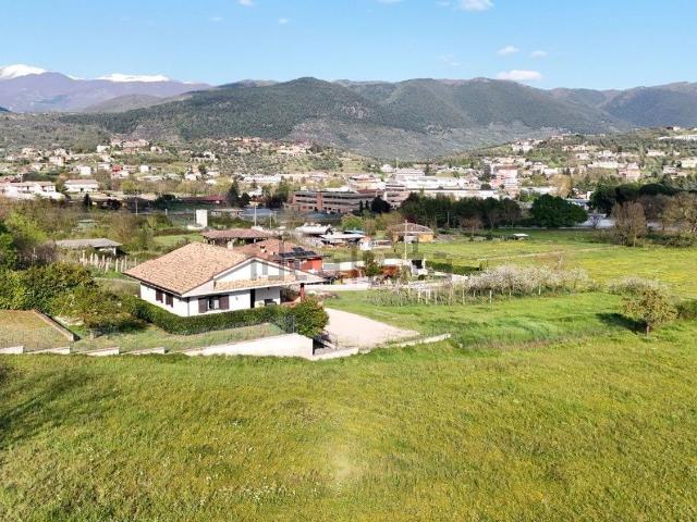 Case e ville in vendita di 230 m² in Via delle Ginestre