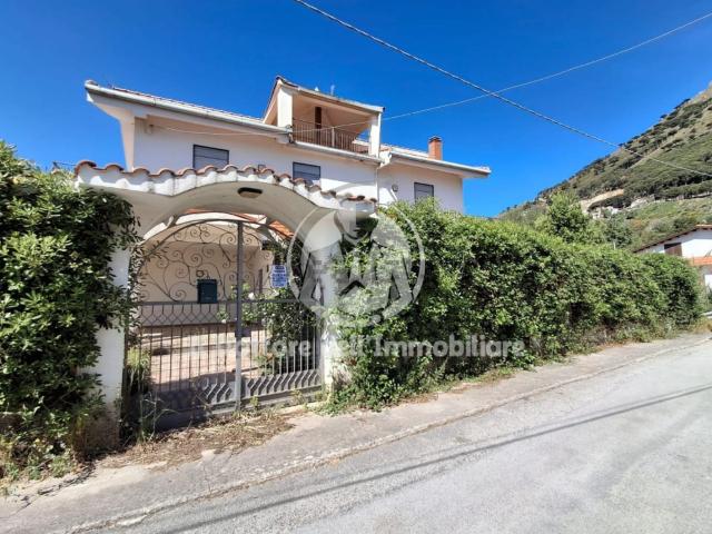 Case e ville in vendita di 230 m² in Via Esterna Sant&apos Elia