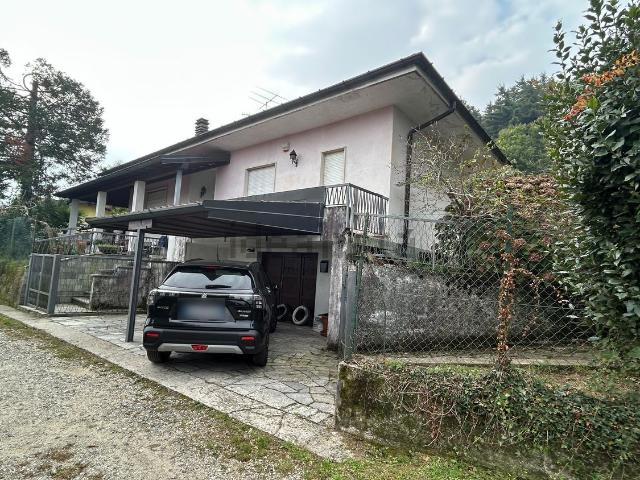 Case e ville in vendita di 230 m² in Via Ettore Stocchetti