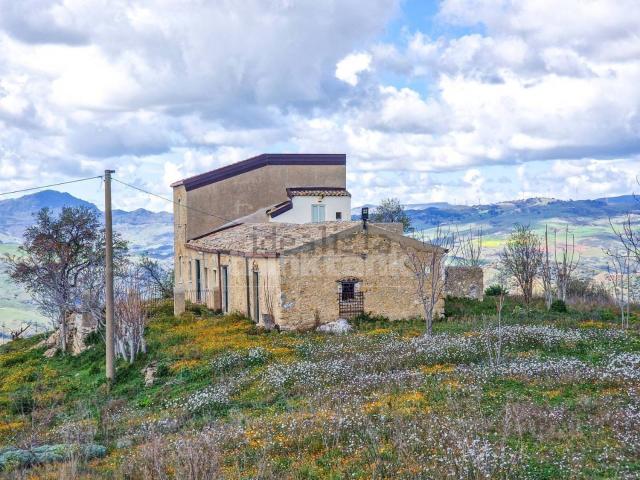 Case e ville in vendita di 230 m² in Via Fontana del Conte
