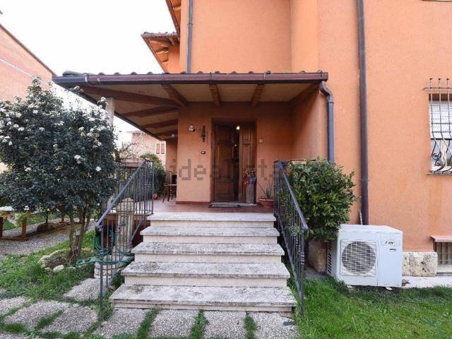 Case e ville in vendita di 230 m² in Via Fontecanti