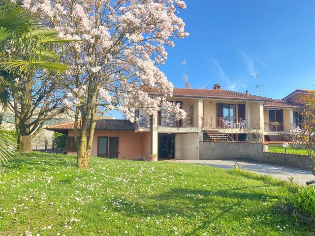 Case e ville in vendita di 230 m² in Via Fornacetta