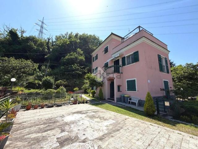 Case e ville in vendita di 230 m² in Via Francesco Profumo, 22