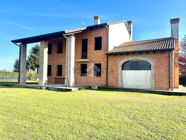 Case e ville in vendita di 230 m² in Via Onaro