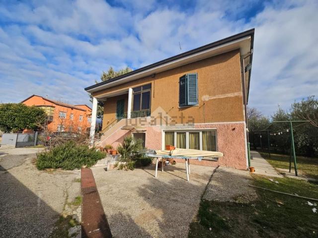Case e ville in vendita di 230 m² in Via Lazio