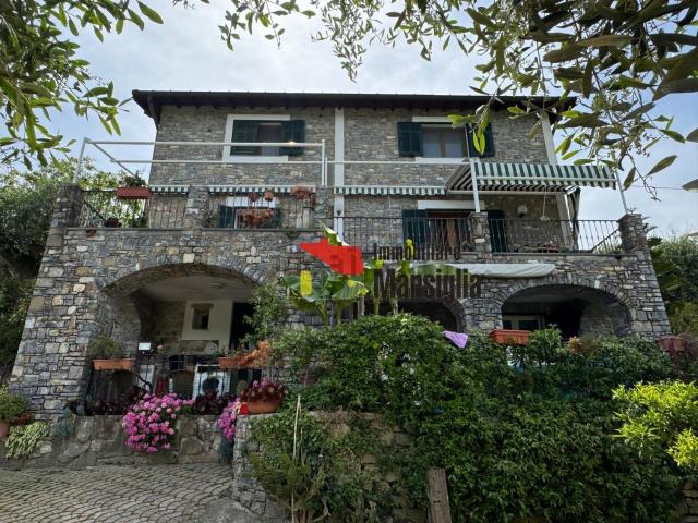 Case e ville in vendita di 230 m² in Via Monsignore Tornatore