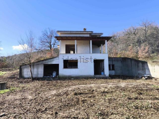 Case e ville in vendita di 230 m² in Via Monte Bove
