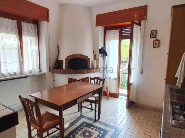 Case e ville in vendita di 230 m² in Via Martiri della Resistenza, 1