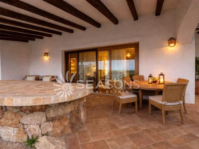 Case e ville in vendita di 230 m² in Via Micalacciu