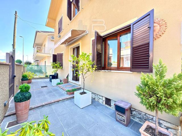 Case e ville in vendita di 230 m² in Via Salutati Coluccio