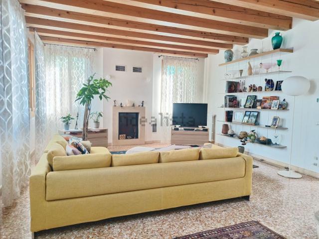 Case e ville in vendita di 230 m² in Via San Massimo