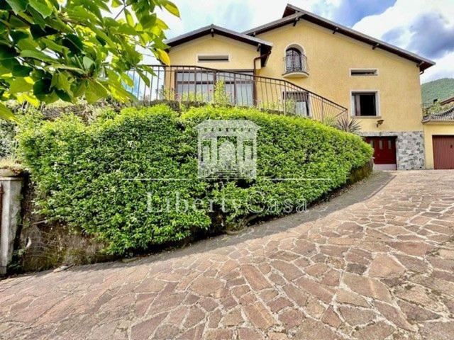 Case e ville in vendita di 230 m² in Via Santa Lucia