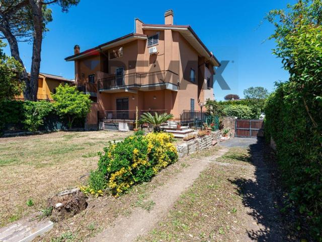 Case e ville in vendita di 230 m² in Via Stesicoro, 58