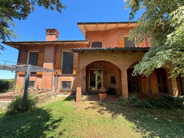Case e ville in vendita di 230 m² in Via Pozzo