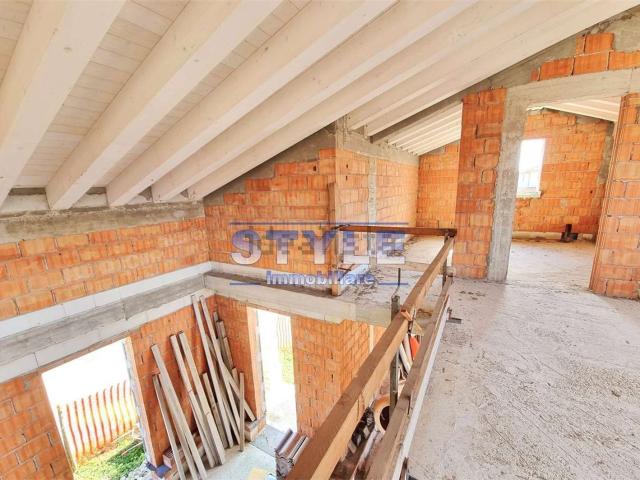 Case e ville in vendita di 230 m² in Via Padre Favretto