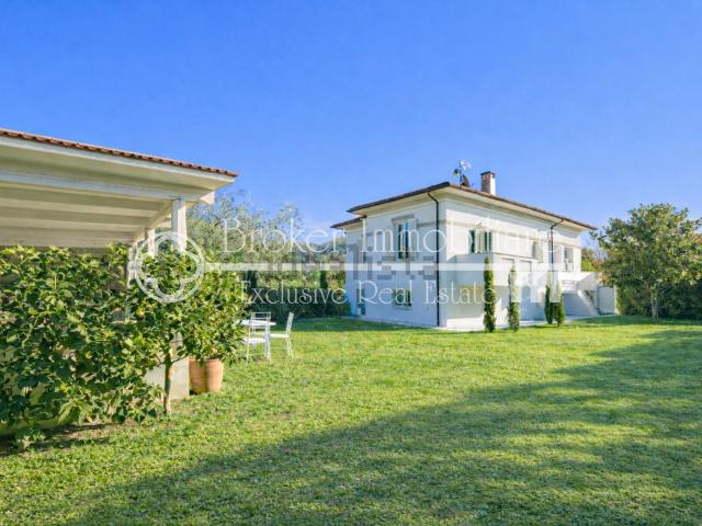 Case e ville in vendita di 230 m² in Via Padule, 16