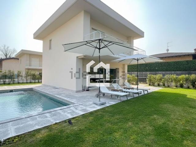 Case e ville in vendita di 230 m² in Via Panoramica