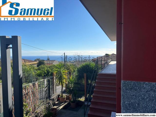 Case e ville in vendita di 230 m² in Via Passopomo