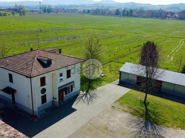Case e ville in vendita di 230 m² in Via Prati, 8