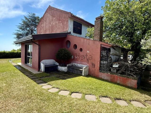 Case e ville in vendita di 230 m² in Via Querciarena
