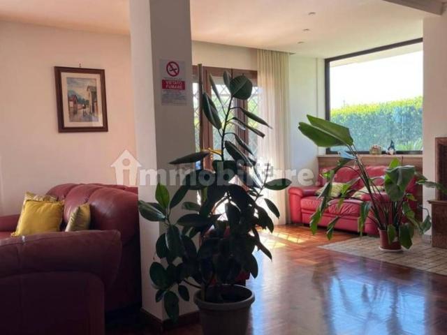 Case e ville in vendita di 230 m² in Via Quinto Labieno Partico, 7