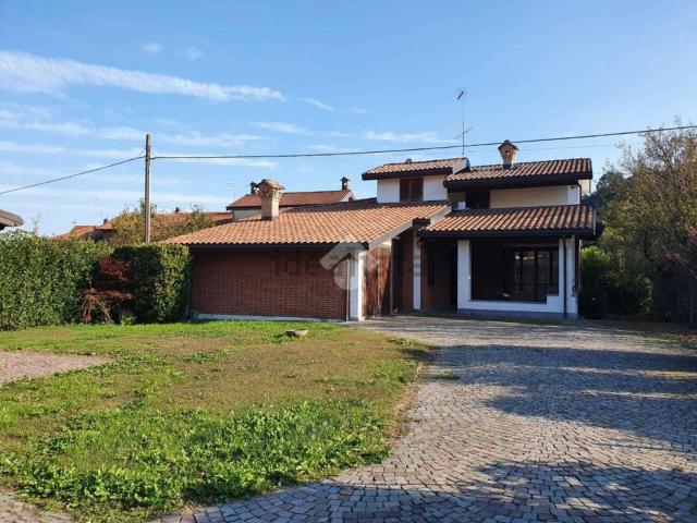 Case e ville in vendita di 230 m² in Via Torchi, 9