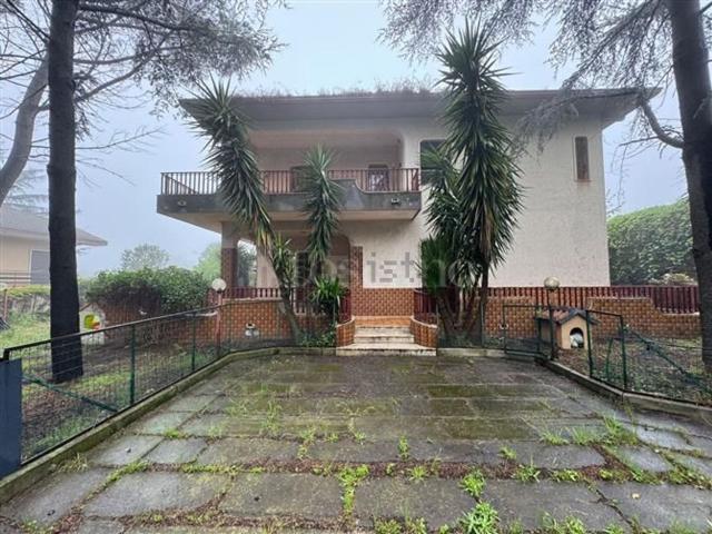 Case e ville in vendita di 230 m² in Via Tarderia