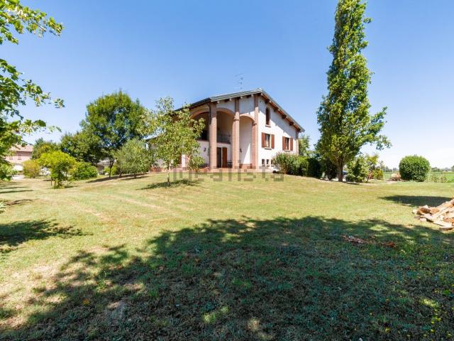 Case e ville in vendita di 230 m² in Via Tassarola