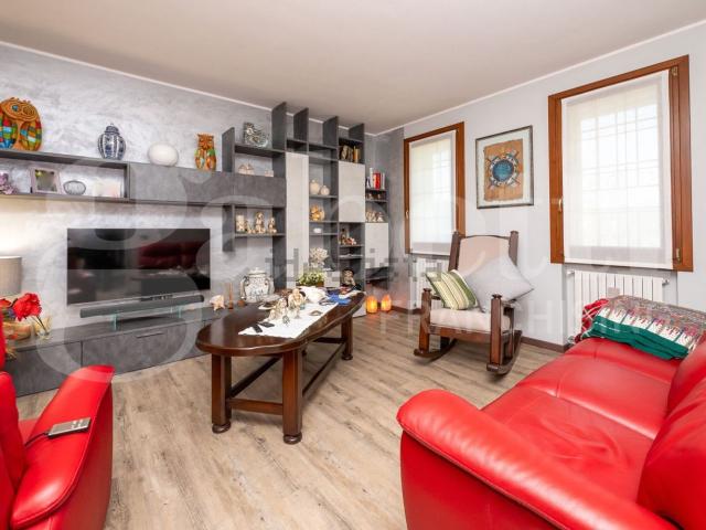 Case e ville in vendita di 230 m² in Via Vallongo, 1