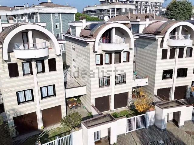 Case e ville in vendita di 230 m² in Via Veneto, 68
