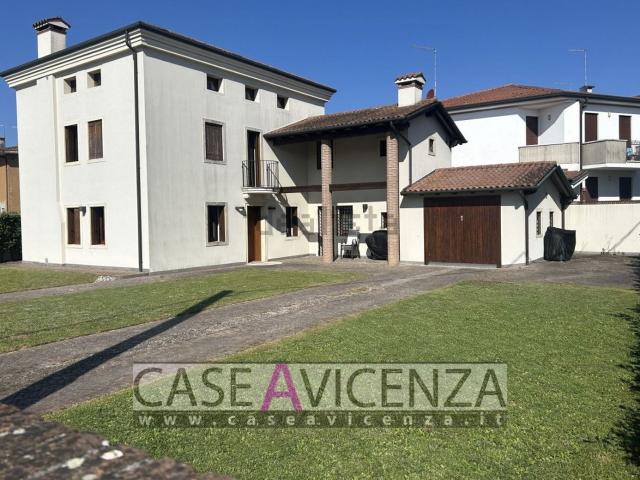 Case e ville in vendita di 230 m² in Via XX Settembre