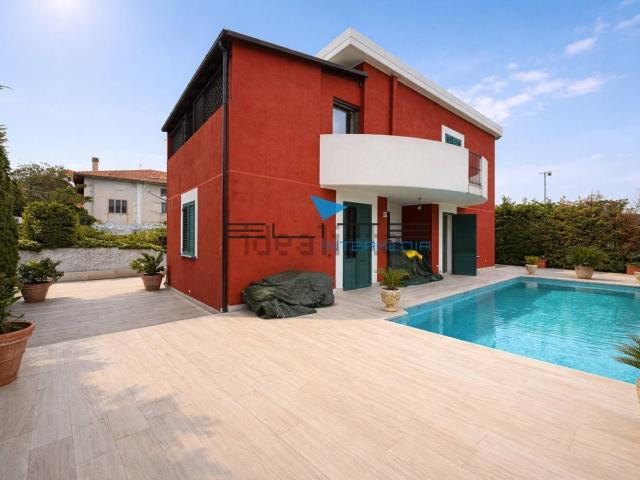 Case e ville in vendita di 230 m² in Via Zandonai, 4