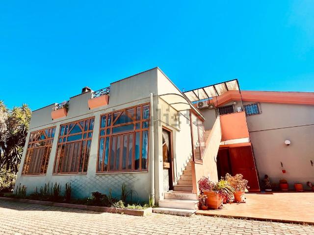 Case e ville in vendita di 230 m² in Viale Europa