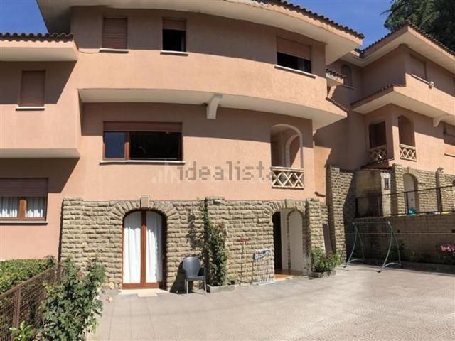 Case e ville in vendita di 230 m² in Viale Olanda