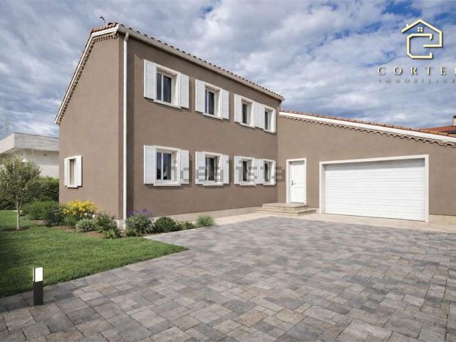 Case e ville in vendita di 230 m² in Viale Pisani