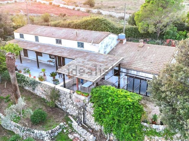 Case e ville in vendita di 230 m² in Contrada Calicantone Scalepiane
