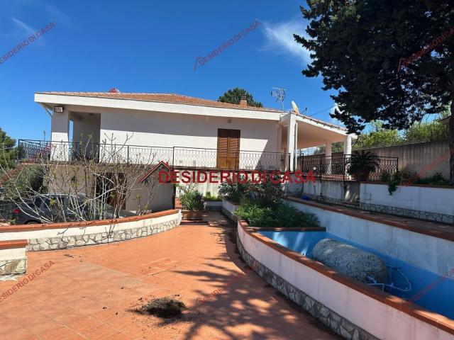 Case e ville in vendita di 230 m² in Contrada Maddalena