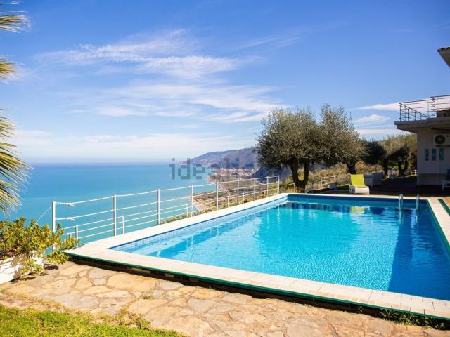Case e ville in vendita di 230 m² in Contrada Scafa, 124