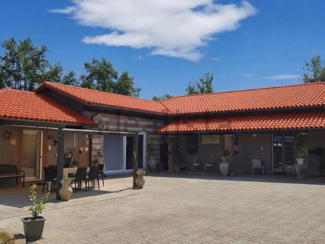 Case e ville in vendita di 230 m² in Frazione Quarto Superiore