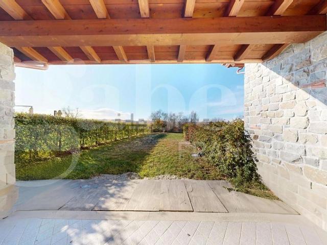 Case e ville in vendita di 230 m² in Località Montone