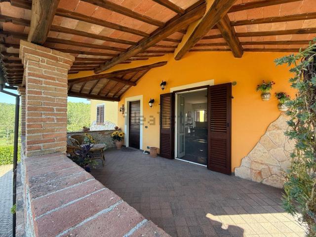 Case e ville in vendita di 230 m² in Località Pantane, 97